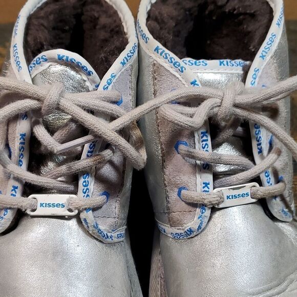 Limited Edition UGG Hershey Kisses Neumel - Picture 7 of 8